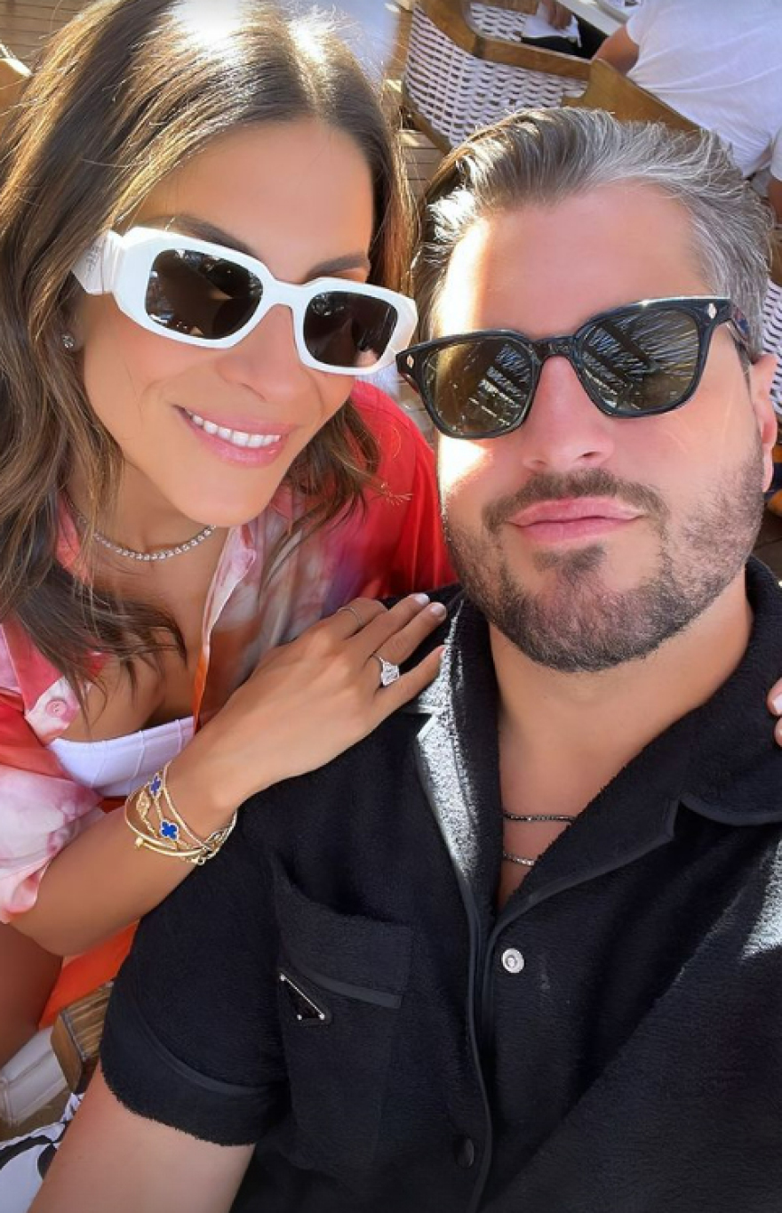 Μετά τη βάπτιση στη Βουλιαγμένη η οικογένεια Μπούση ετοιμάζεται για γάμο στη Μύκονο 