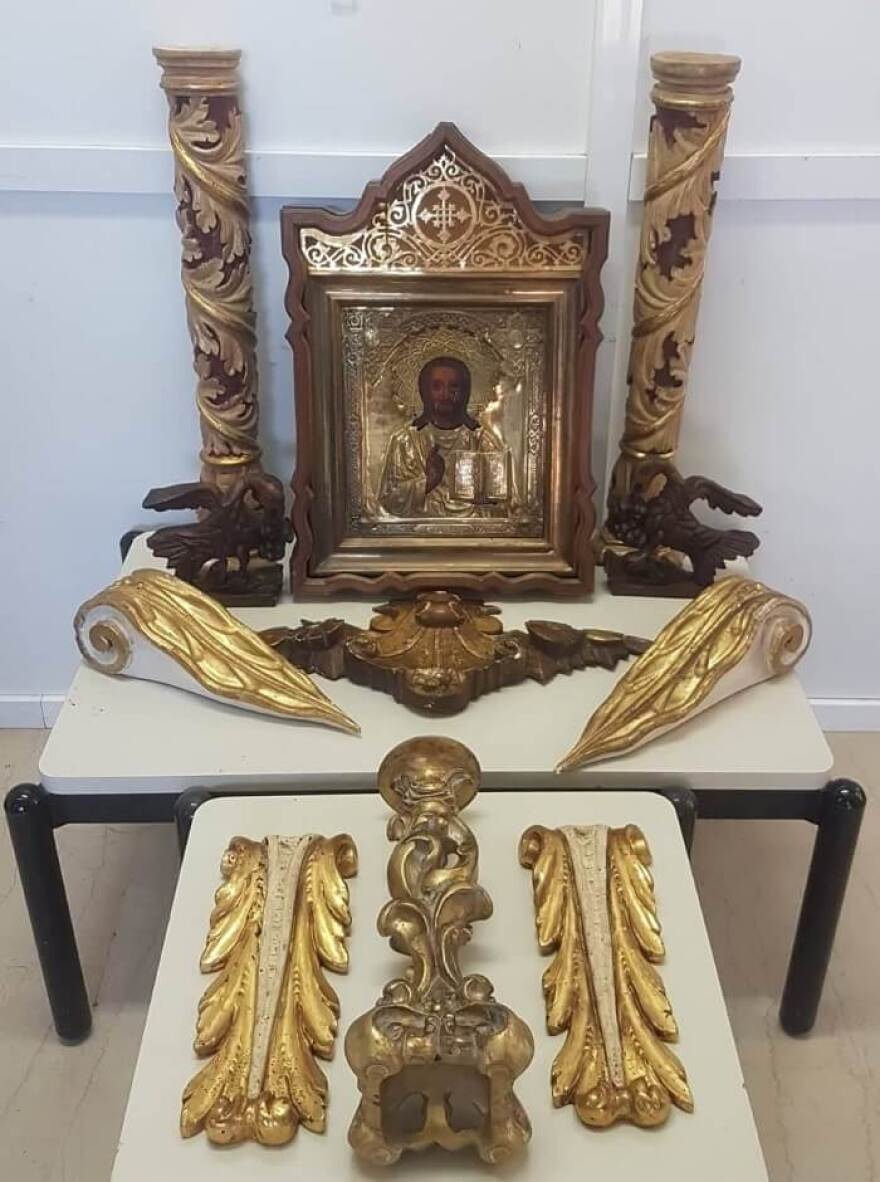 Έβγαλε στο «σφυρί» θρησκευτικά είδη μεγάλης αξίας