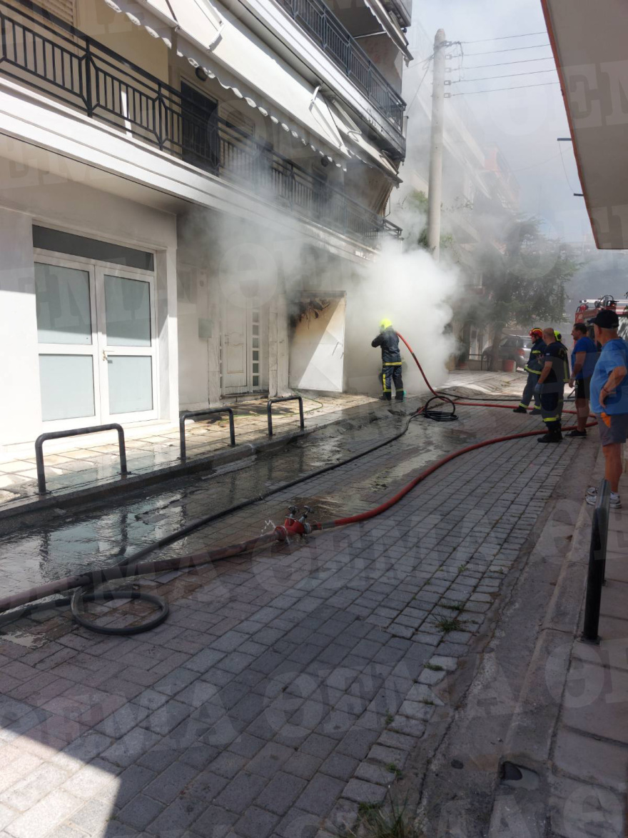 Θεσσαλονίκη: Αυτοκίνητο εξερράγη σε πιλοτή - «Ακούσαμε εκρήξεις και τρέξαμε»