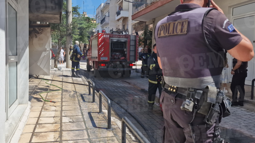 Θεσσαλονίκη: Αυτοκίνητο εξερράγη σε πιλοτή - «Ακούσαμε εκρήξεις και τρέξαμε»