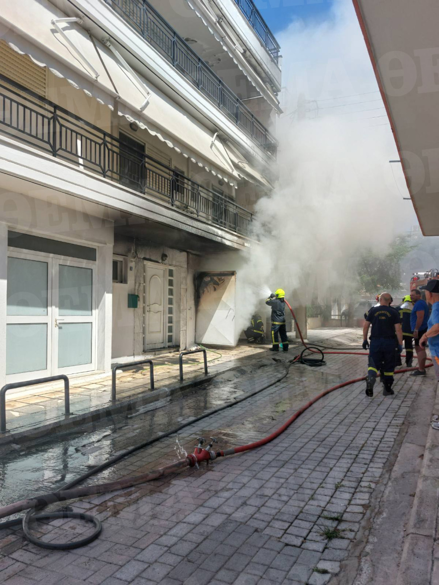 Θεσσαλονίκη: Αυτοκίνητο εξερράγη σε πιλοτή - «Ακούσαμε εκρήξεις και τρέξαμε»
