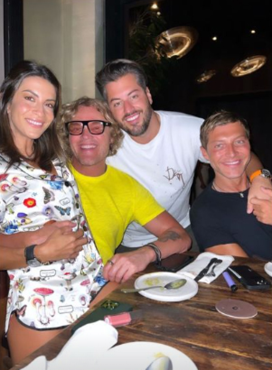 Μετά τη βάπτιση στη Βουλιαγμένη η οικογένεια Μπούση ετοιμάζεται για γάμο στη Μύκονο 