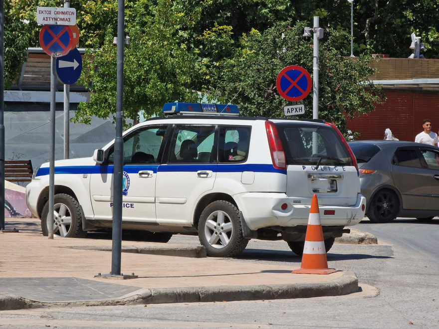 Θεσσαλονίκη: Λήστεψαν άντρα απέναντι από Αστυνομικό Τμήμα και του άρπαξαν τσάντα με 22.000 ευρώ