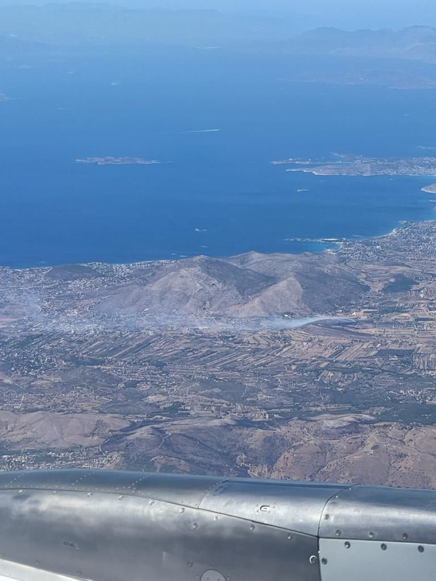 Φωτιές: Σε ύφεση το μέτωπο στη Φέριζα Σαρωνικού, δείτε εικόνες από ψηλά