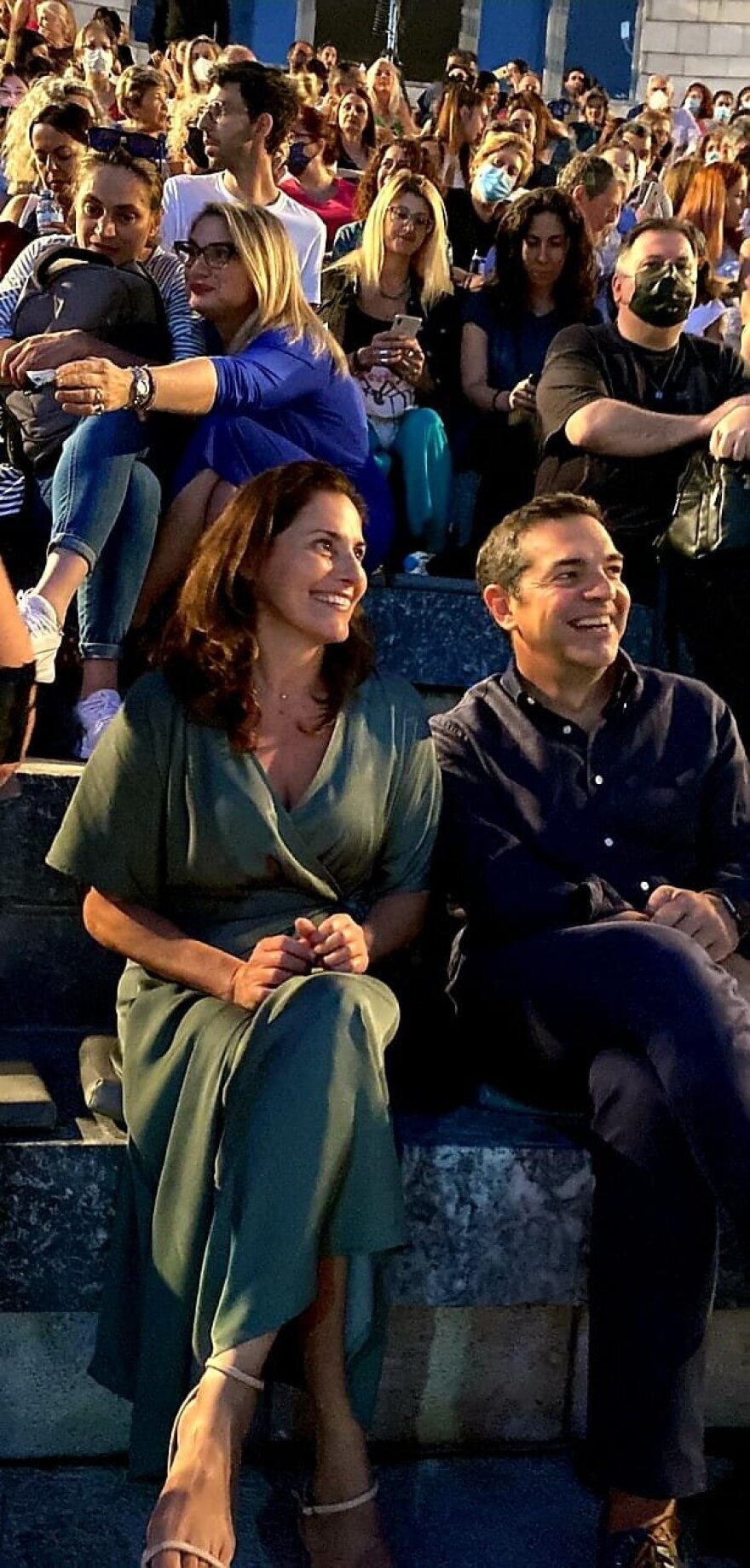 Αλέξης Τσίπρας: Στους Δελφούς για την «Αντιγόνη» με την Μπέτυ Μπαζιάνα