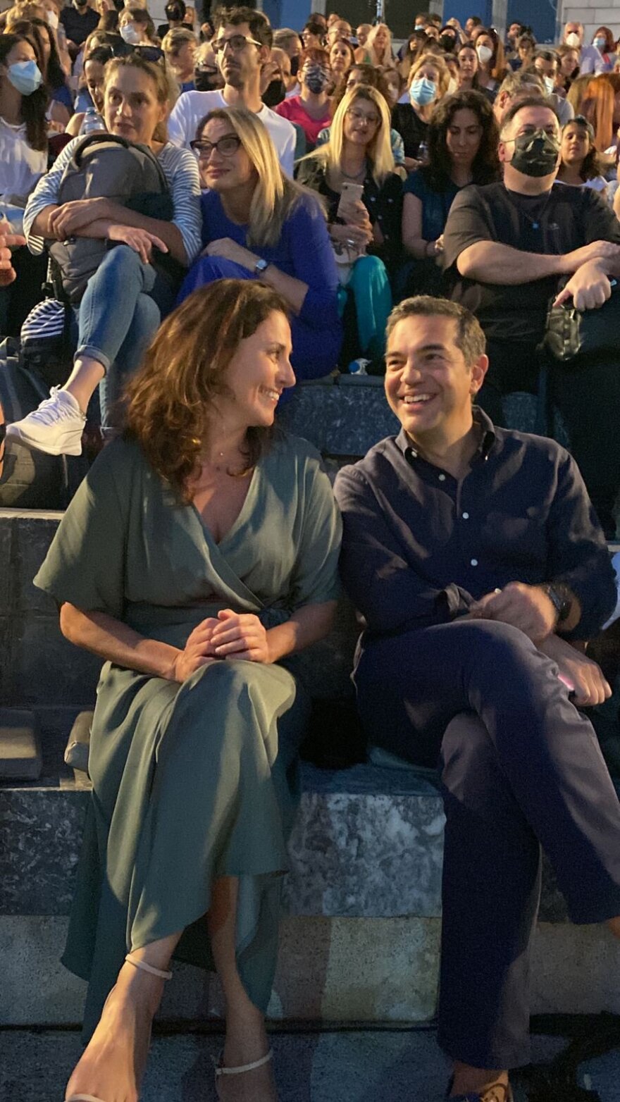 Αλέξης Τσίπρας: Στους Δελφούς για την «Αντιγόνη» με την Μπέτυ Μπαζιάνα