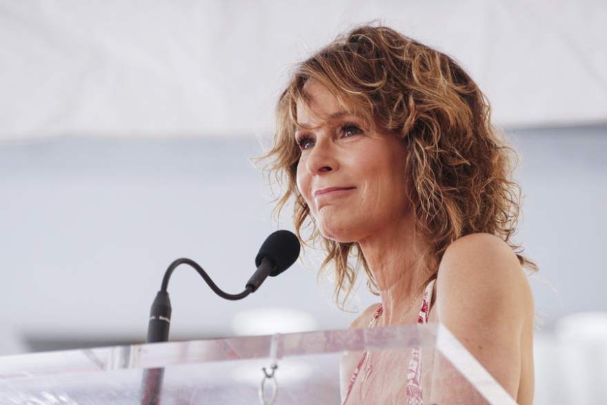 Η σταρ του «Dirty Dancing», Τζένιφερ Γκρέι, μοιράζεται την ιστορία της από την άμβλωση που είχε κάνει στα 16