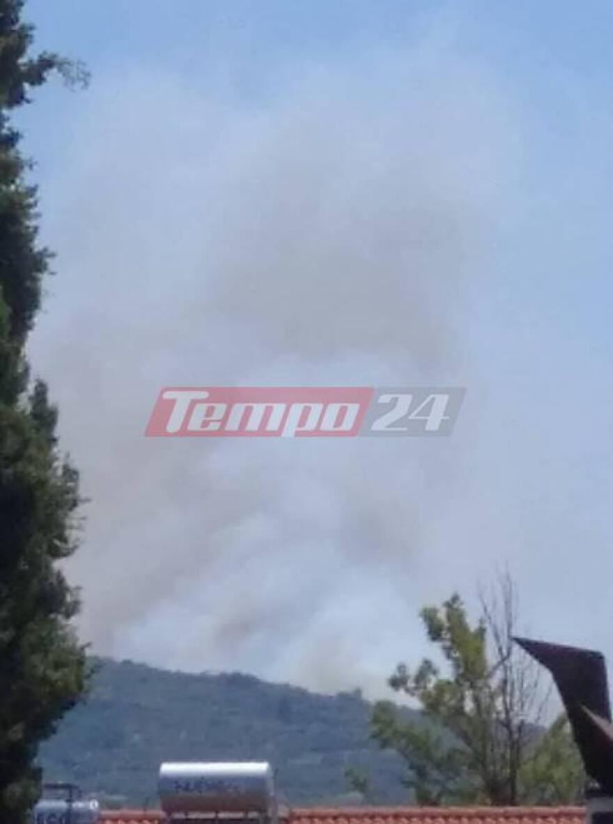 Φωτιά στην Αχαΐα: Εκτός ελέγχου η πυρκαγιά στην Καλλιθέα 