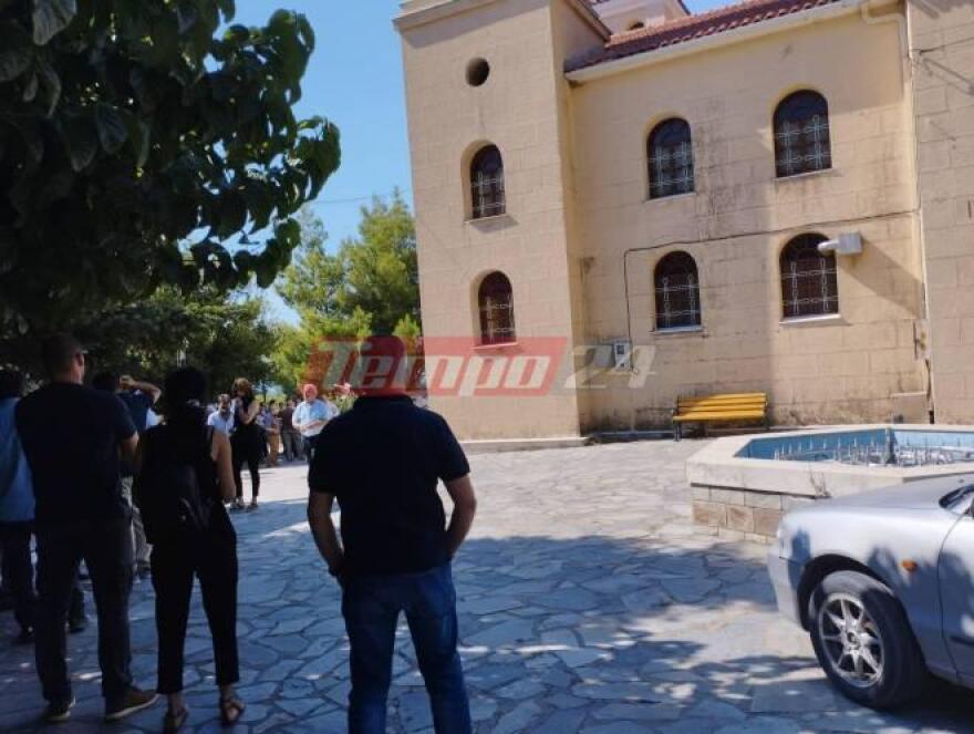 Πάτρα: Σε κλίμα οδύνης η κηδεία του 49χρονου που έδιωξαν από το νοσοκομείο «Άγιος Ανδρέας» και πέθανε