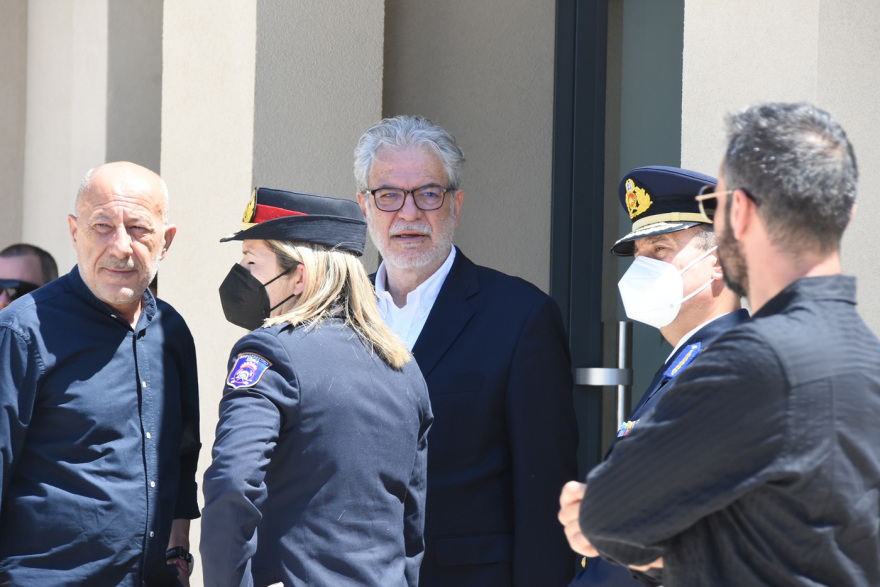 Πτώση ελικοπτέρου στη Σάμο: Θρήνος στην κηδεία του Έλληνα που σκοτώθηκε - Ο σπαραγμός της μητέρας του