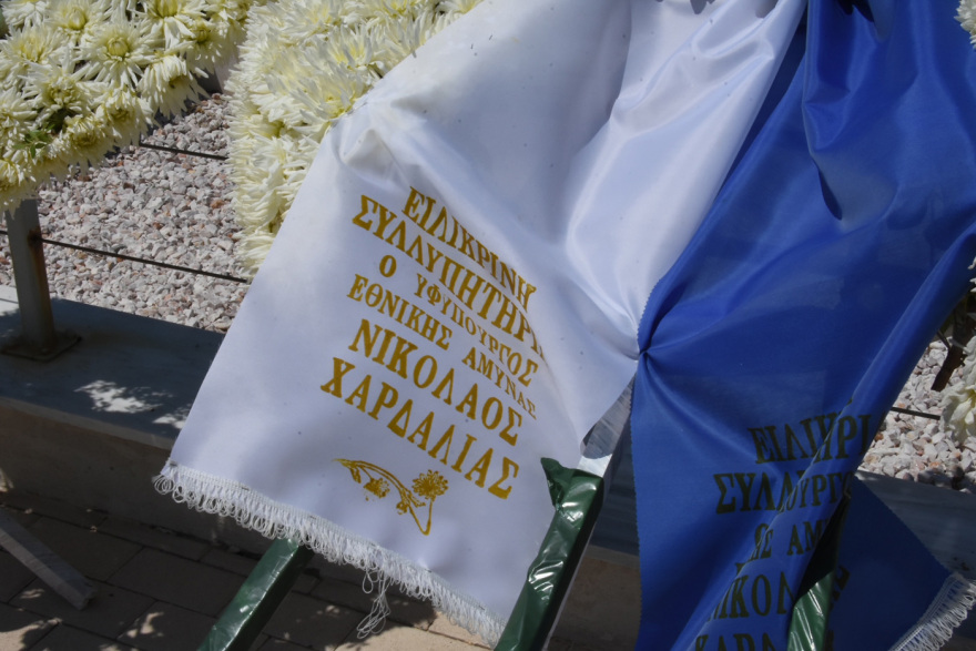 Πτώση ελικοπτέρου στη Σάμο: Θρήνος στην κηδεία του Έλληνα που σκοτώθηκε - Ο σπαραγμός της μητέρας του