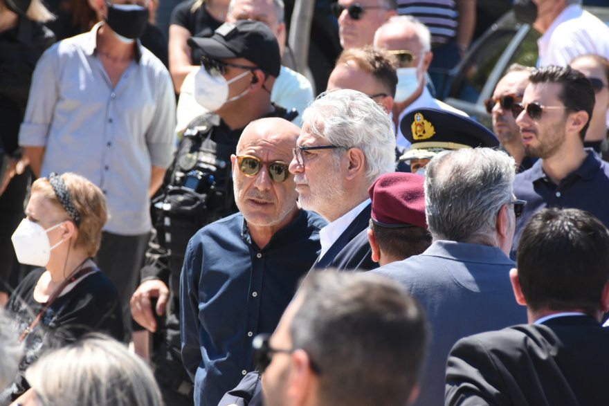 Πτώση ελικοπτέρου στη Σάμο: Θρήνος στην κηδεία του Έλληνα που σκοτώθηκε - Ο σπαραγμός της μητέρας του