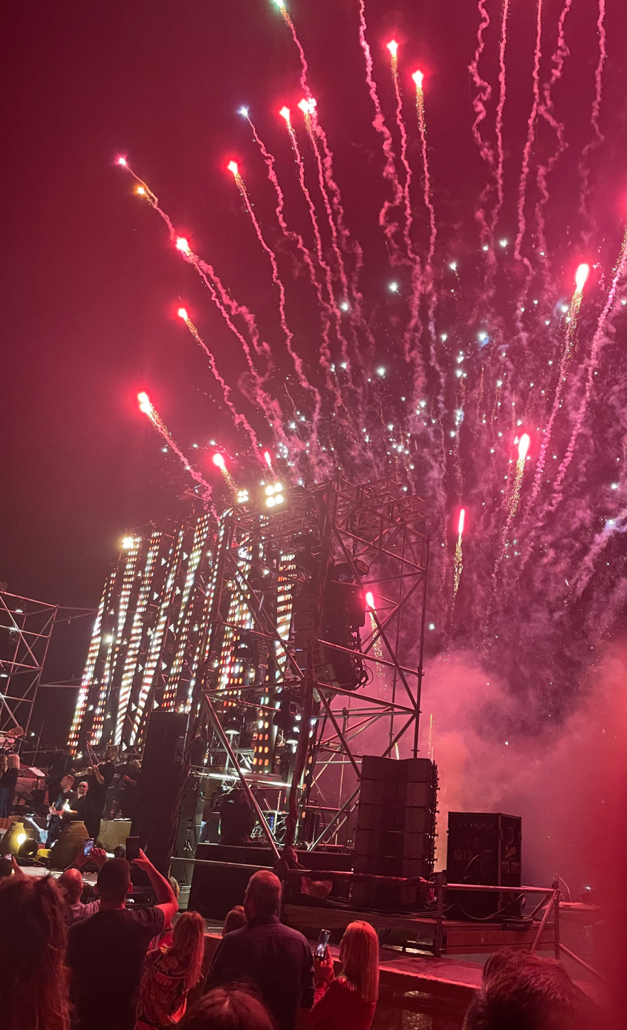 Μύκονος: Ξημέρωσε και ο Βέρτης ακόμη τραγουδούσε - Ο χαμός από τους Ισραηλινούς και οι εισπράξεις των €700.000 