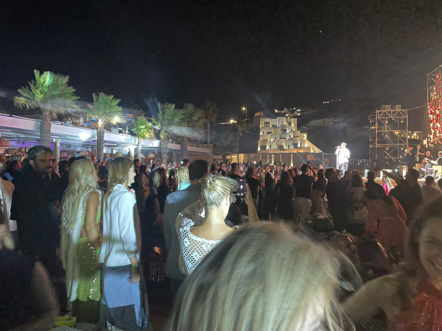 Μύκονος: Ξημέρωσε και ο Βέρτης ακόμη τραγουδούσε - Ο χαμός από τους Ισραηλινούς και οι εισπράξεις των €700.000 