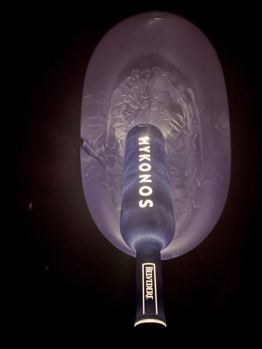 Μύκονος: Ξημέρωσε και ο Βέρτης ακόμη τραγουδούσε - Ο χαμός από τους Ισραηλινούς και οι εισπράξεις των €700.000 