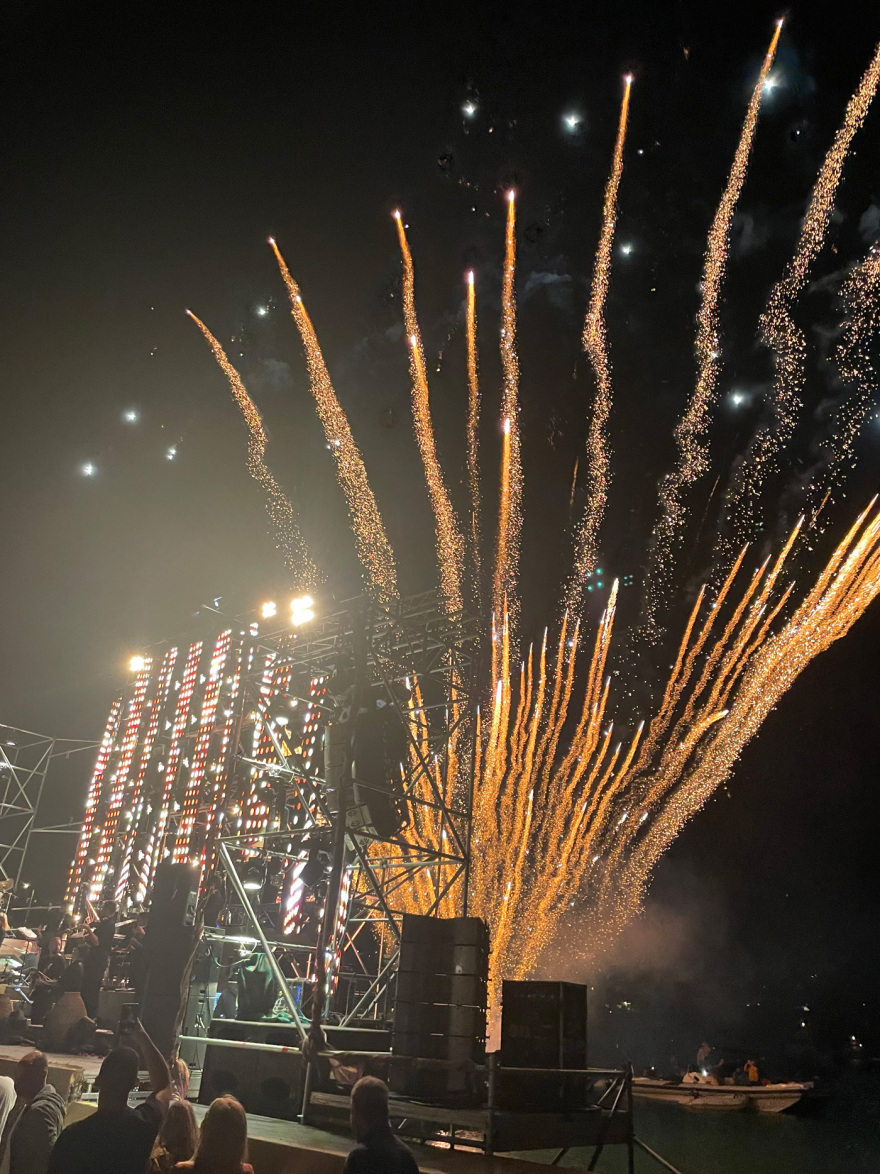 Μύκονος: Ξημέρωσε και ο Βέρτης ακόμη τραγουδούσε - Ο χαμός από τους Ισραηλινούς και οι εισπράξεις των €700.000 