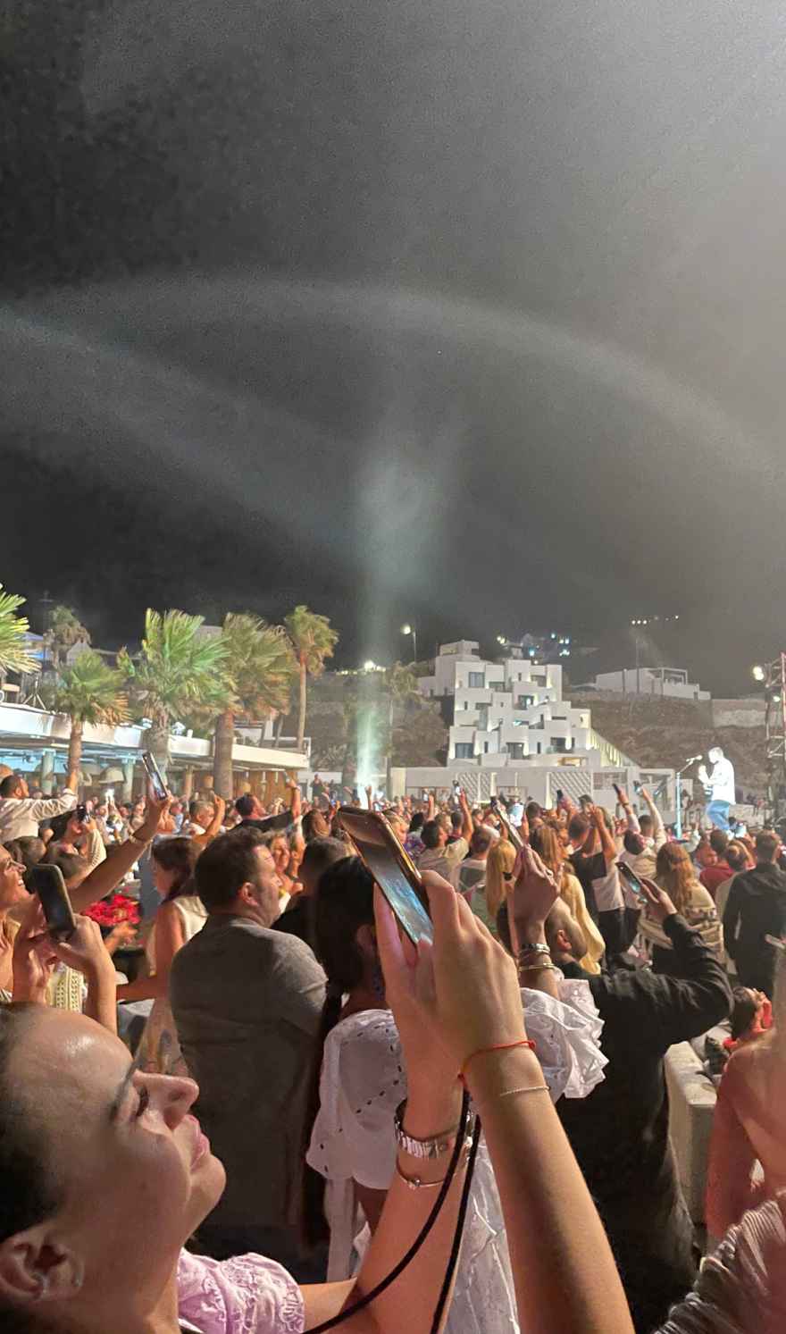 Μύκονος: Ξημέρωσε και ο Βέρτης ακόμη τραγουδούσε - Ο χαμός από τους Ισραηλινούς και οι εισπράξεις των €700.000 