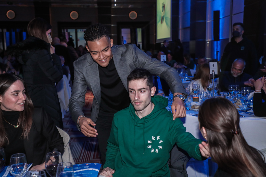 Μίλτος Τεντόγλου: Η άλλη ζωή του Έλληνα Ολυμπιονίκη 