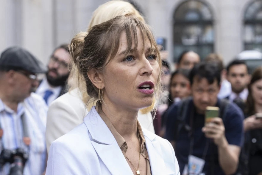 Angels and Demons: Ντοκιμαντέρ παρουσιάζει τα «βρώμικα» μυστικά της Victoria’s Secret και τη σχέση του ιδιοκτήτη με τον Τζέφρι Έπσταϊν