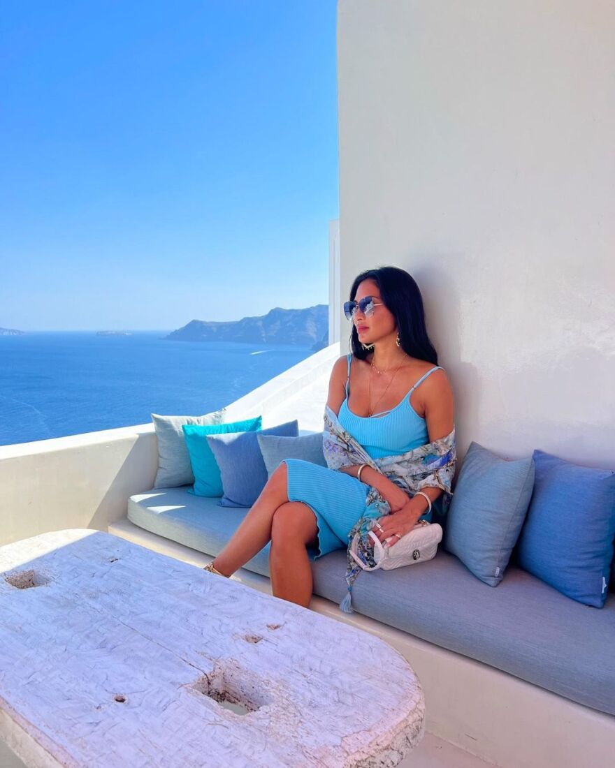 Νικόλ Σέρζινγκερ: Τα νέα στιγμιότυπα από τη Σαντορίνη