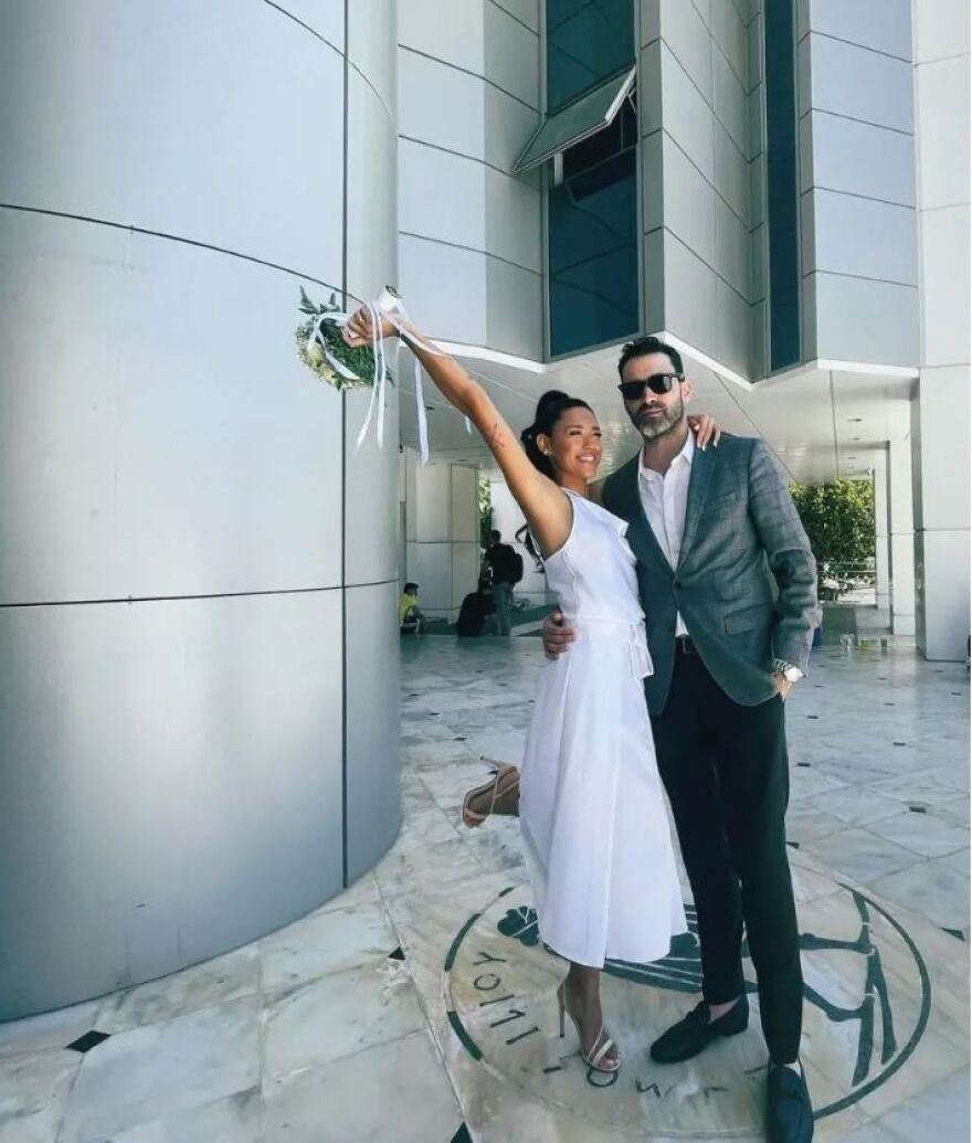 Βίντεο: Ο Κωνσταντίνος Αργυρός τραγούδησε στον γάμο του αδερφού του