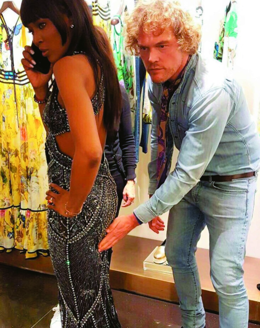 Ευάγγελος Μπούσης και Πίτερ Ντούντας: Η κοσµική βάφτιση που έκανε µαλλιά κουβάρια Εκκλησία και social media