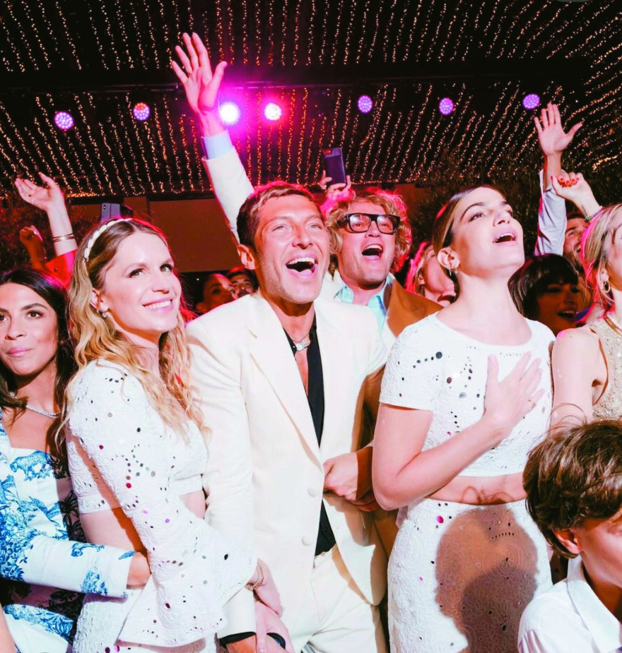 Ευάγγελος Μπούσης και Πίτερ Ντούντας: Η κοσµική βάφτιση που έκανε µαλλιά κουβάρια Εκκλησία και social media