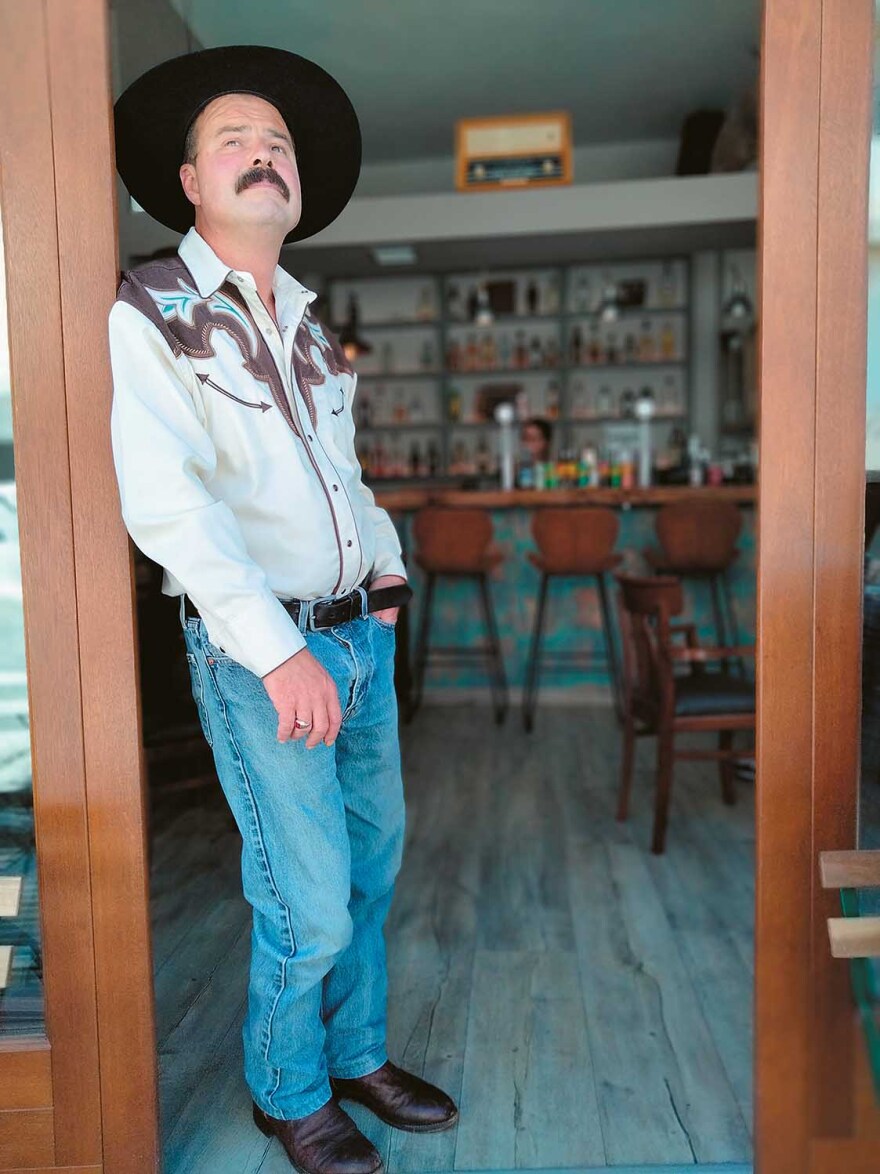 Συνέντευξη Κρίστοφερ Κινγκ: Από την Βιρτζίνια στην Κόνιτσα με «οδηγό» τα κλαρίνα