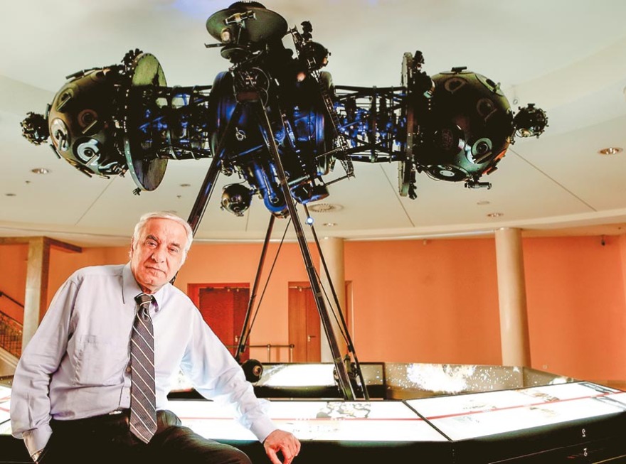 Διονύσης Σιμόπουλος: Οι εξωγήινοι μπορεί να έχουν έρθει και να μην τους πήραμε χαμπάρι