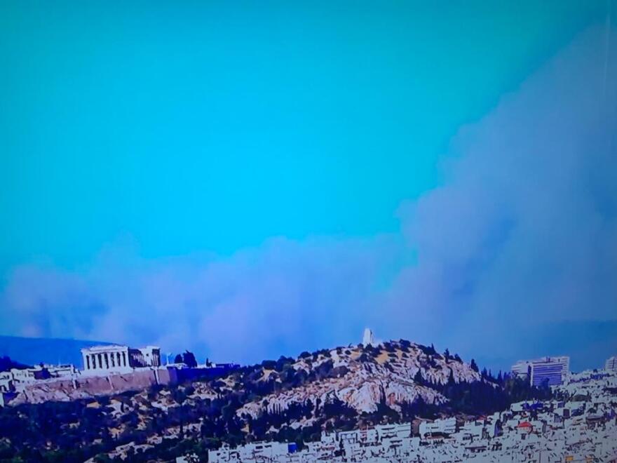 Δύο τα μέτωπα της μεγάλης φωτιάς στην Πεντέλη - Βγήκε 112 - Εκκένωση από Ντράφι