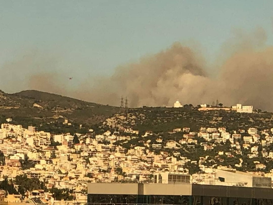 Δύο τα μέτωπα της μεγάλης φωτιάς στην Πεντέλη - Βγήκε 112 - Εκκένωση από Ντράφι