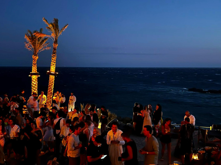 Μύκονος: Ο πλωτός «Δίας» του Έλον Μασκ και οι «τρελές» εισπράξεις του Scorpios