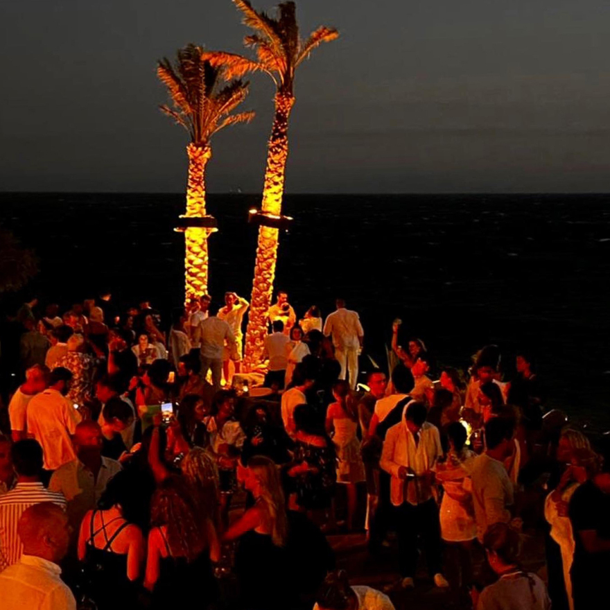 Μύκονος: Ο πλωτός «Δίας» του Έλον Μασκ και οι «τρελές» εισπράξεις του Scorpios