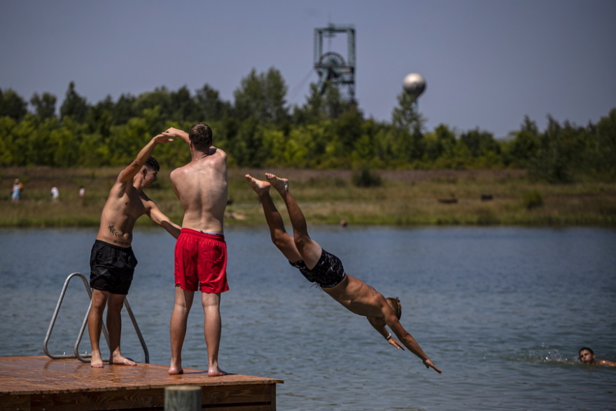 Βίντεο και φωτογραφίες: Η κλιματική αλλαγή χτυπά την Ευρώπη: Ξεράθηκαν τα δάση στη Σλοβενία, στο κόκκινο ξανά ο υδράργυρος