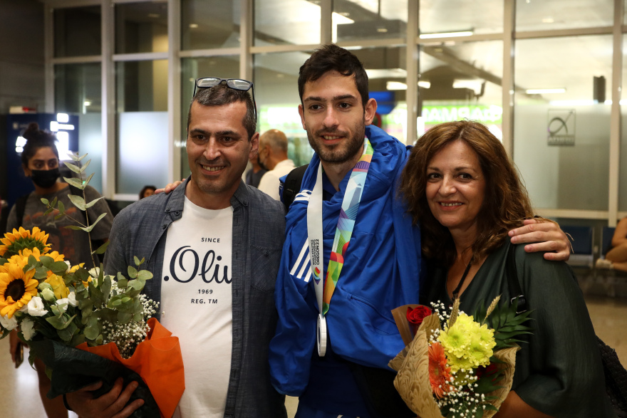 Τεντόγλου: Επέστρεψε στην Ελλάδα μετά τον θρίαμβο στο Παγκόσμιο 