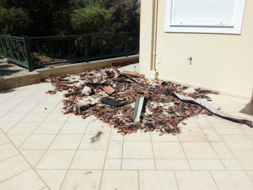 Φωτιά στην Πεντέλη: Ηλικιωμένη στην Ανθούσα βρήκε το σπίτι της στάχτη - «Χάθηκαν οι κόποι μιας ζωής»