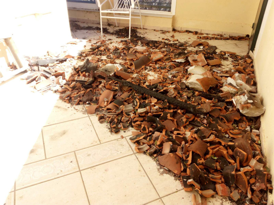 Φωτιά στην Πεντέλη: Ηλικιωμένη στην Ανθούσα βρήκε το σπίτι της στάχτη - «Χάθηκαν οι κόποι μιας ζωής»