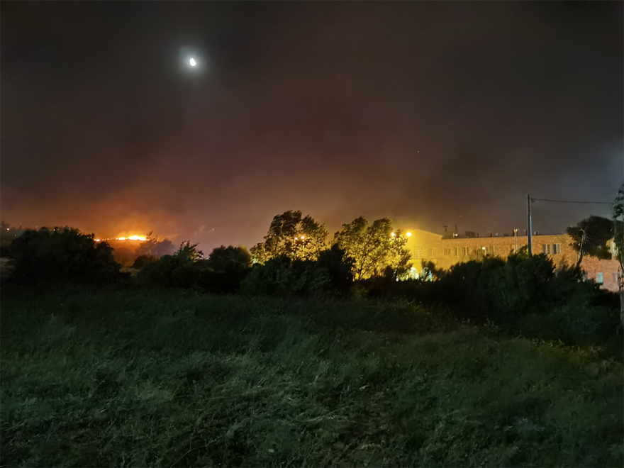 Φωτιά στην Πεντέλη: Κάηκαν σπίτια στην Παλαιά Πεντέλη - Εκκένωση προς Βριλήσσια