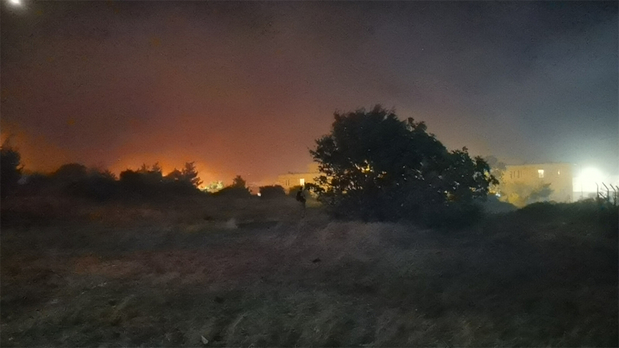 Φωτιά στην Πεντέλη: Κάηκαν σπίτια στην Παλαιά Πεντέλη - Εκκένωση προς Βριλήσσια