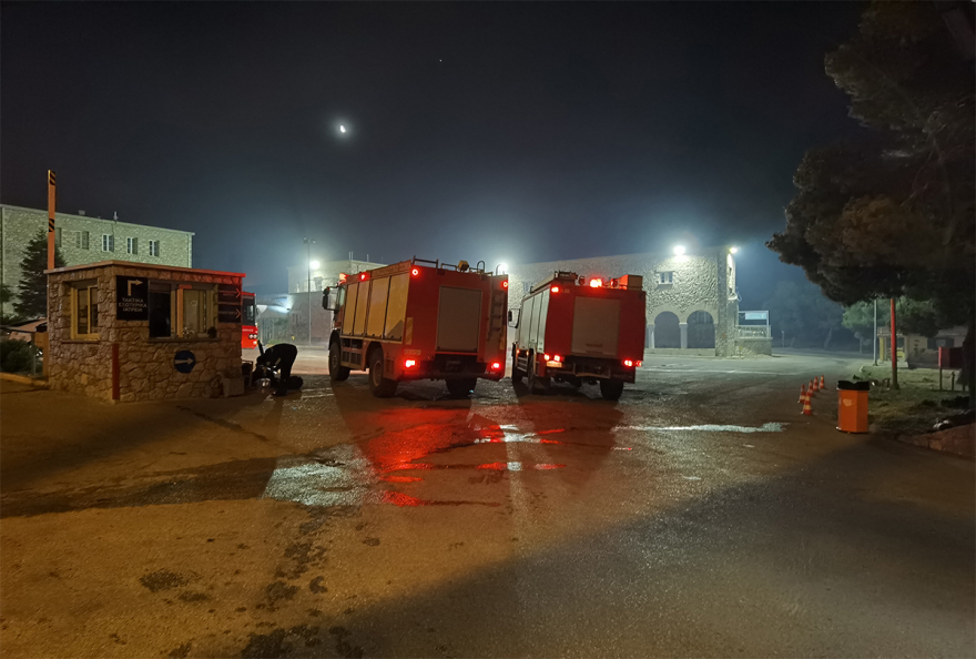 Φωτιά στην Πεντέλη: Κάηκαν σπίτια στην Παλαιά Πεντέλη - Εκκένωση προς Βριλήσσια