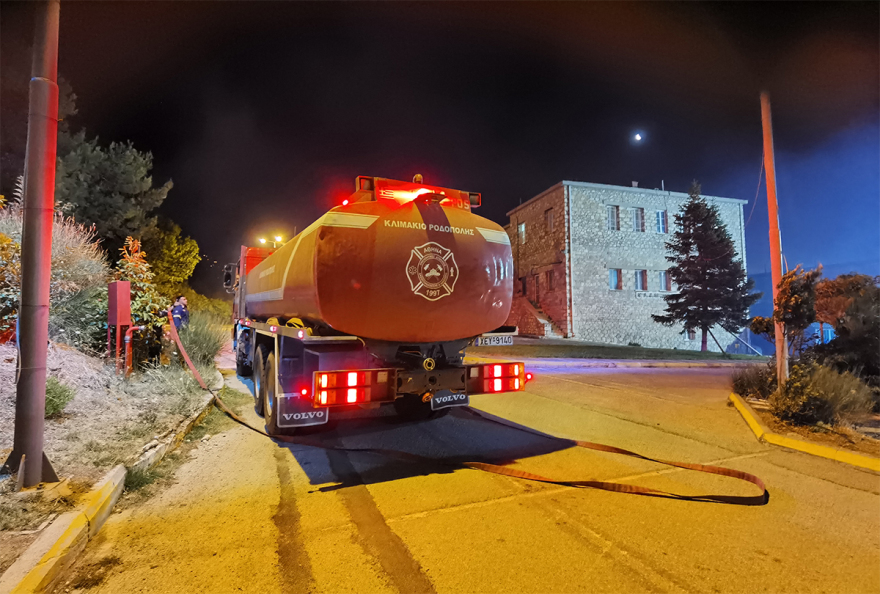 Φωτιά στην Πεντέλη: Κάηκαν σπίτια στην Παλαιά Πεντέλη - Εκκένωση προς Βριλήσσια