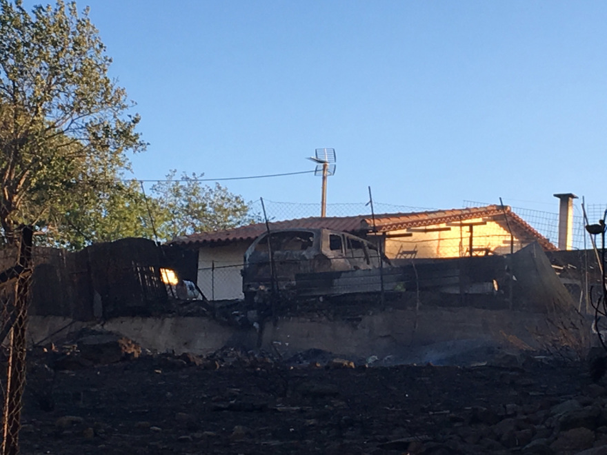 Φωτιά στην Πεντέλη: Μετρούν τις πληγές τους οι κάτοικοι Παλλήνης, Πεντέλης, Ανθούσας και Διώνης