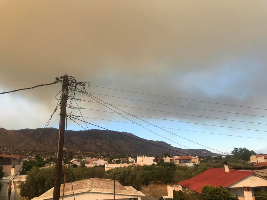 Μεγάλη πυρκαγιά στα Μέγαρα: Απειλείται και το Αλεποχώρι - Εκκενώθηκαν οικισμοί
