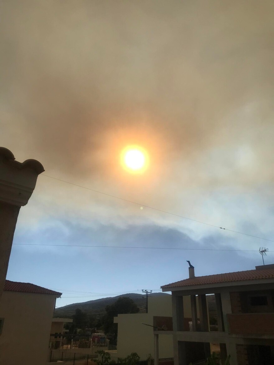 Μεγάλη πυρκαγιά στα Μέγαρα: Απειλείται και το Αλεποχώρι - Εκκενώθηκαν οικισμοί