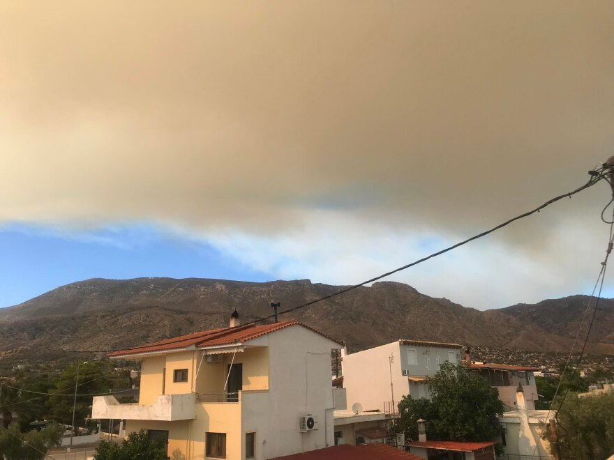 Μεγάλη πυρκαγιά στα Μέγαρα: Απειλείται και το Αλεποχώρι - Εκκενώθηκαν οικισμοί