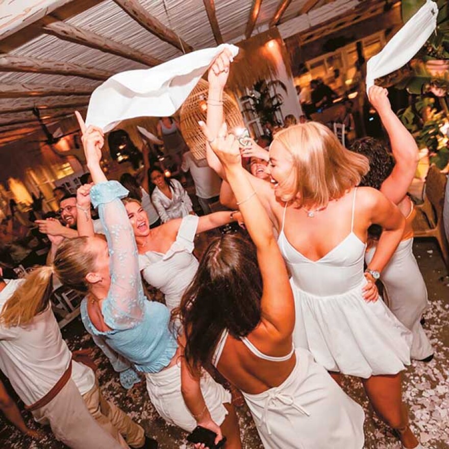 10 «Ράμπο» και 5 «Πουαρό» κάνουν... φύλλο και φτερό την Μύκονο 