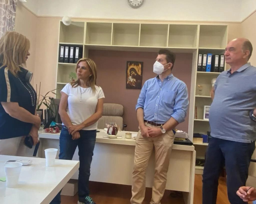 Φωτιά στην Πεντέλη - Ζωή Ράπτη: Επισκέφθηκε τις περιοχές που καταστράφηκαν από την πυρκαγιά