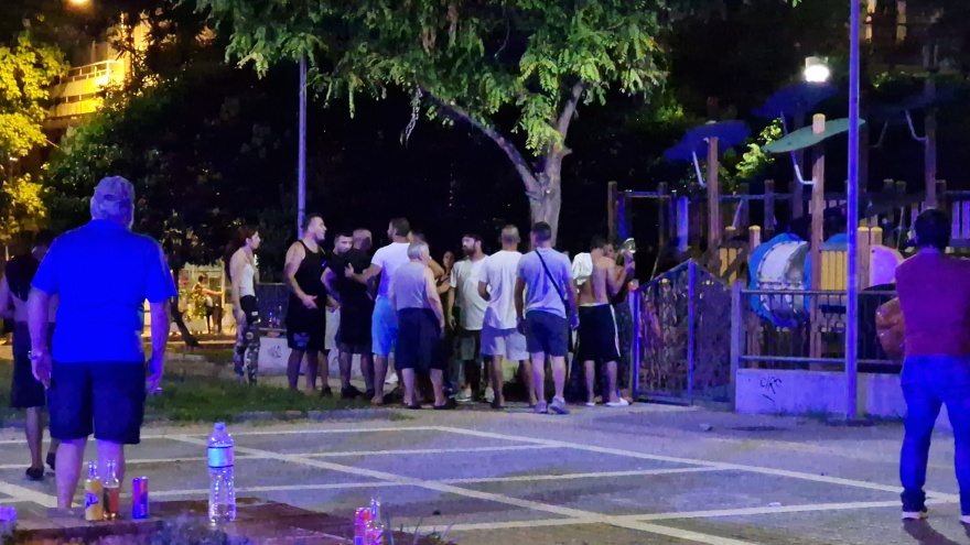 Άγρια συμπλοκή μεταξύ Ρομά και Αλβανών στη Θεσσαλονίκη - Δείτε βίντεο και φωτογραφίες