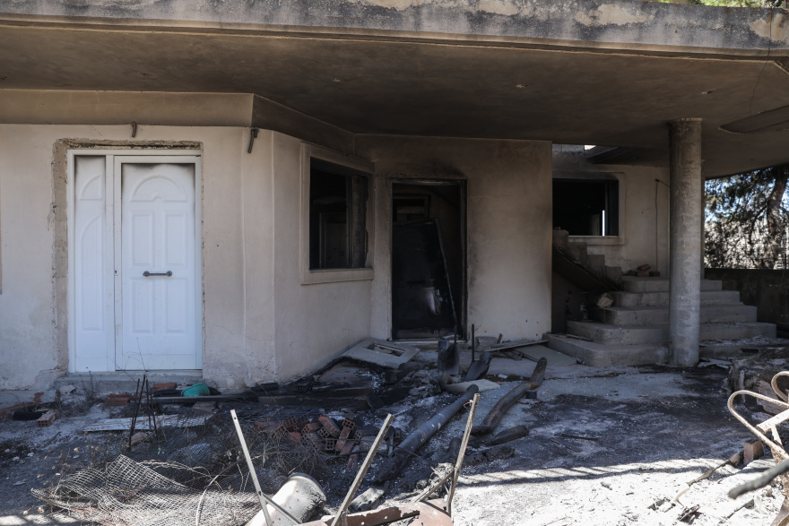 Δυο πυρκαγιές ξεκίνησαν σχεδόν ταυτόχρονα στην Πεντέλη - Κανένα ενεργό μέτωπο σε Μέγαρα και Σαλαμίνα