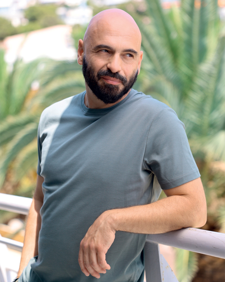 Δημήτρης Μαραμής: «Η τέχνη είναι θεραπευτική, αλλά σε δόσεις»